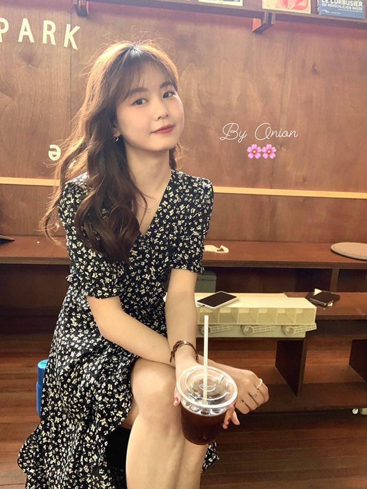 The slim dress with Hepburn style tea 2025 summer gentle black frosty style fish tail floral slim temperament dress for women