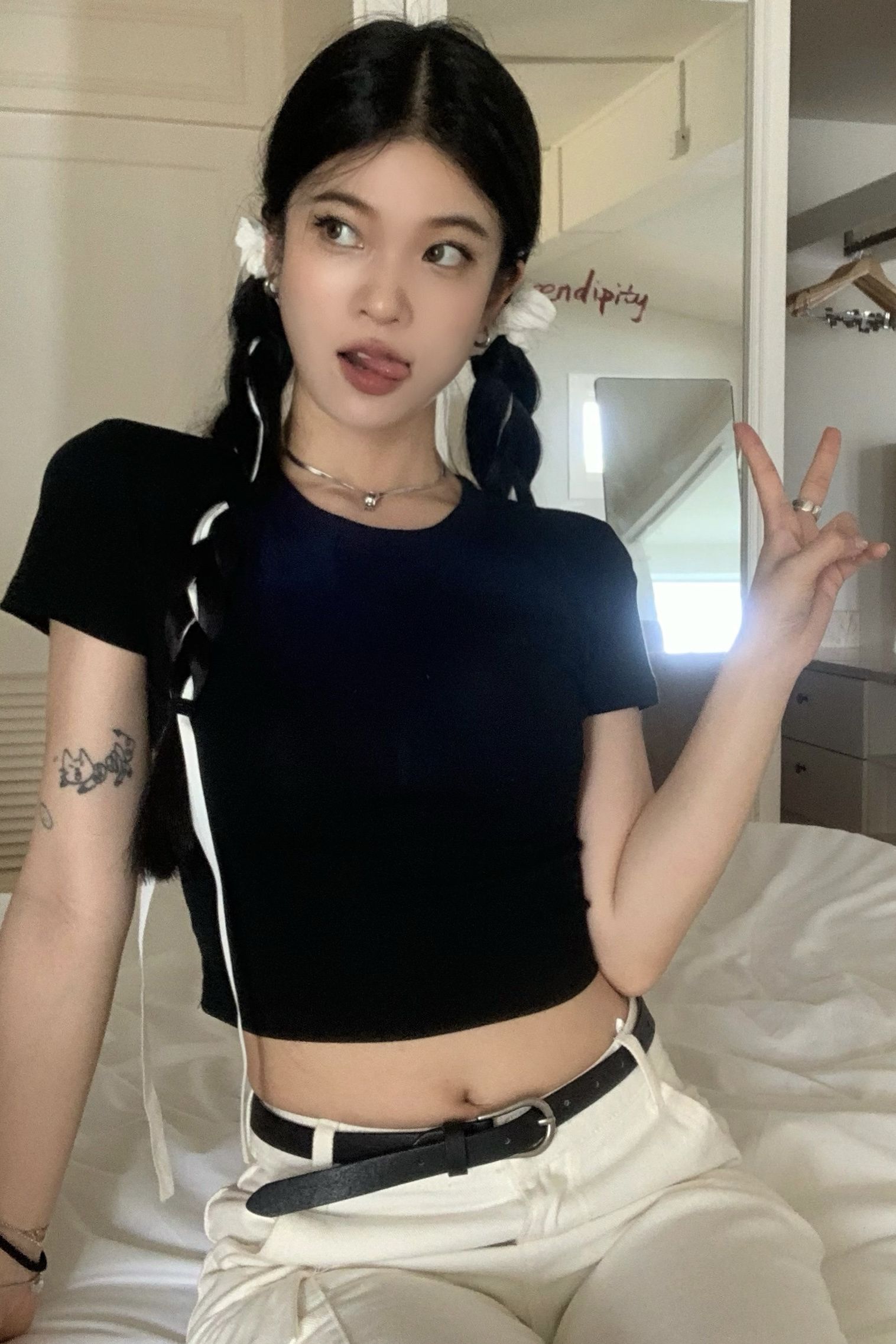 純欲甜辣妹性感露背短款上衣女夏設計感小眾系帶露腰正肩短袖t恤