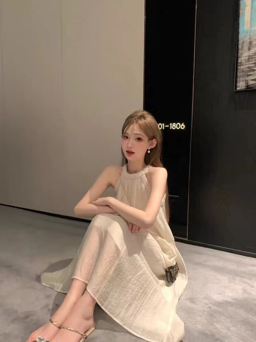 Women's halter neck dress 2025 early spring new French high-end temperament mid-length skirt