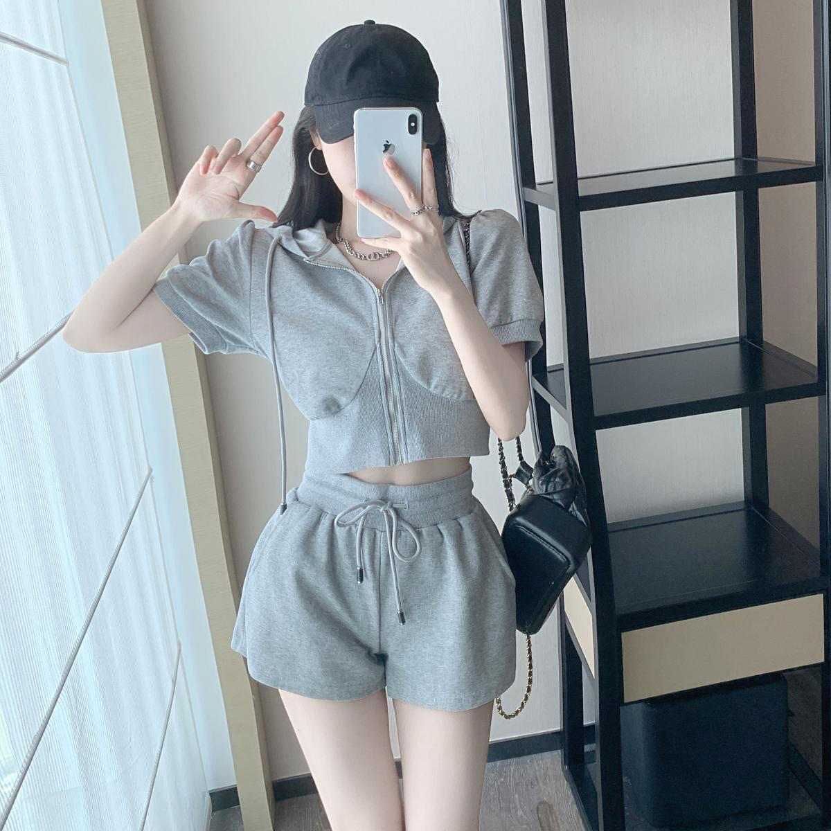 Internet celebrity sports and casual suit for women in summer 2025 new loose and fashionable student shorts two-piece set