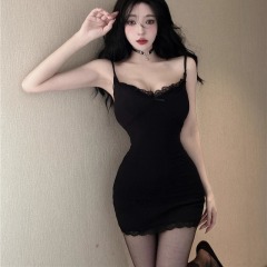 自帶胸墊蕾絲吊帶連衣裙女時髦小姨風性感緊身內搭短裙包臀裙