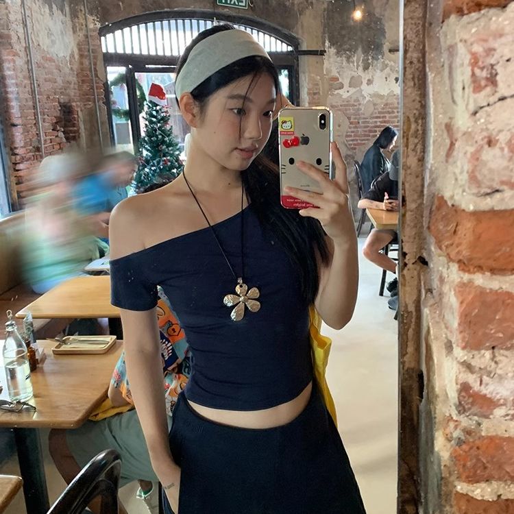 美式辣妹設計感小眾紅色斜肩短袖T恤女夏季別致修身顯瘦上衣
