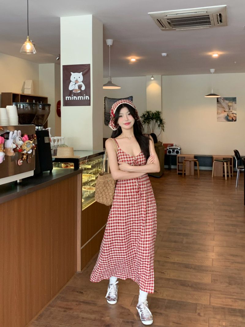 Backless red plaid suspender dress for women in summer new French pastoral style slim waist-hugging long skirt