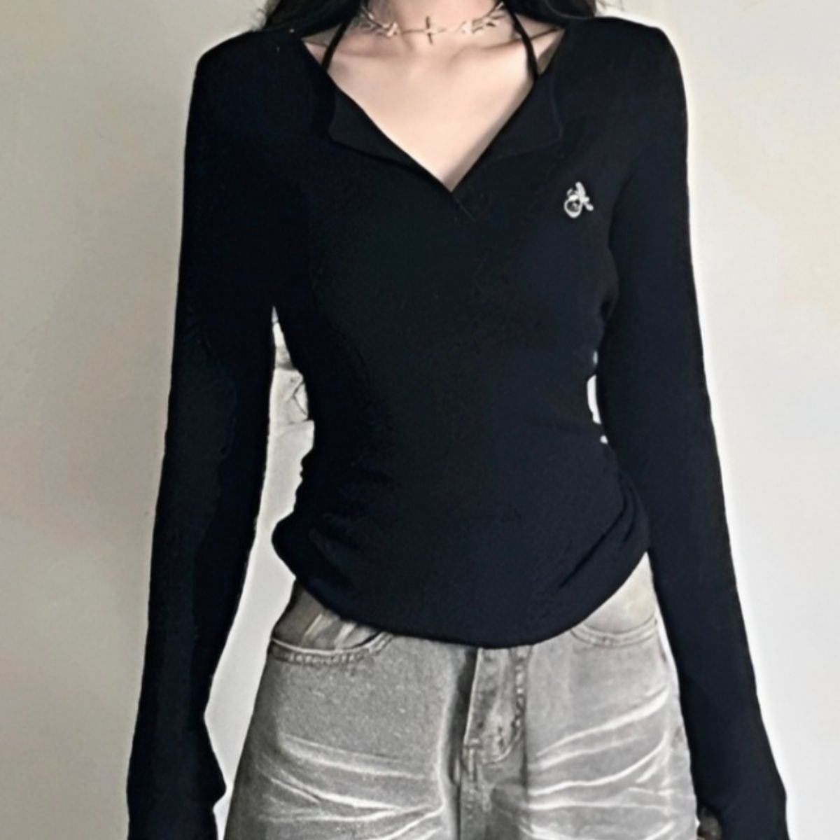 黑色甜辣妹v領防曬長袖t恤女秋冬內搭修身小個子掐腰短款打底上衣