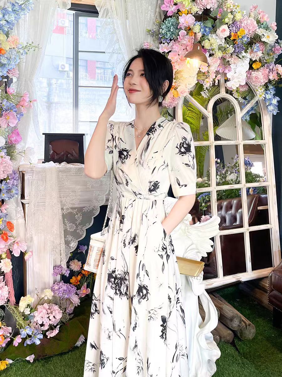 白色碎花連衣裙女2025夏新款氣質收腰高端精緻法式茶歇小個子長裙
