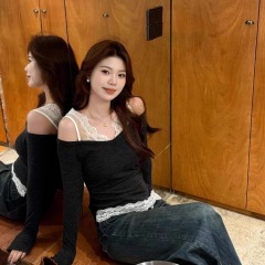 純欲風蕾絲拼接假兩件長袖T恤秋季新款修身顯瘦露肩設計感上衣女