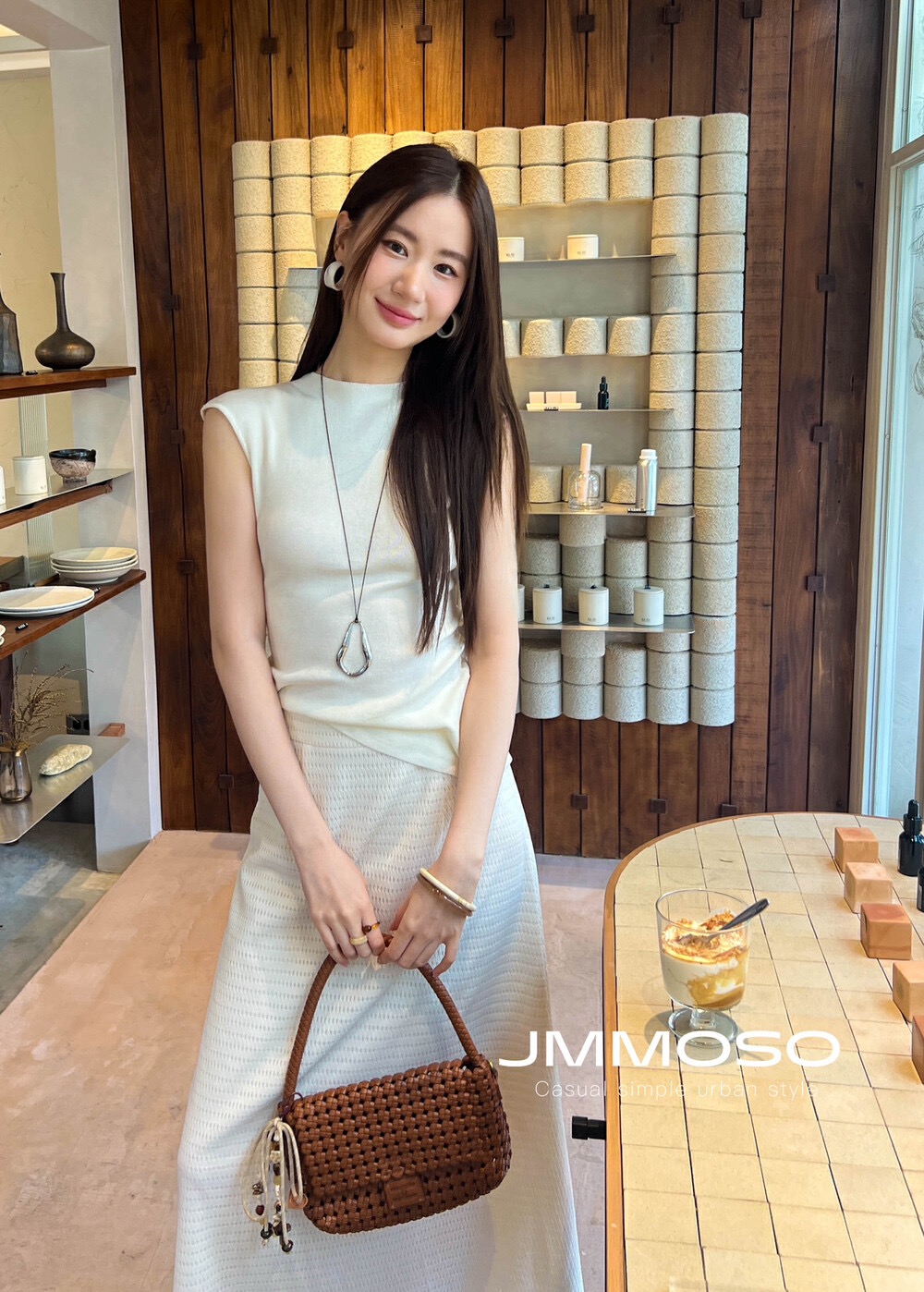 2025 early spring new Korean version design sense unique hollow sleeveless sweater niche pure and slim vest for women