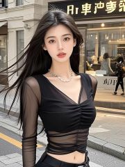 辣妹性感黑色V領長袖網紗拼接短款T恤女設計感打底上衣