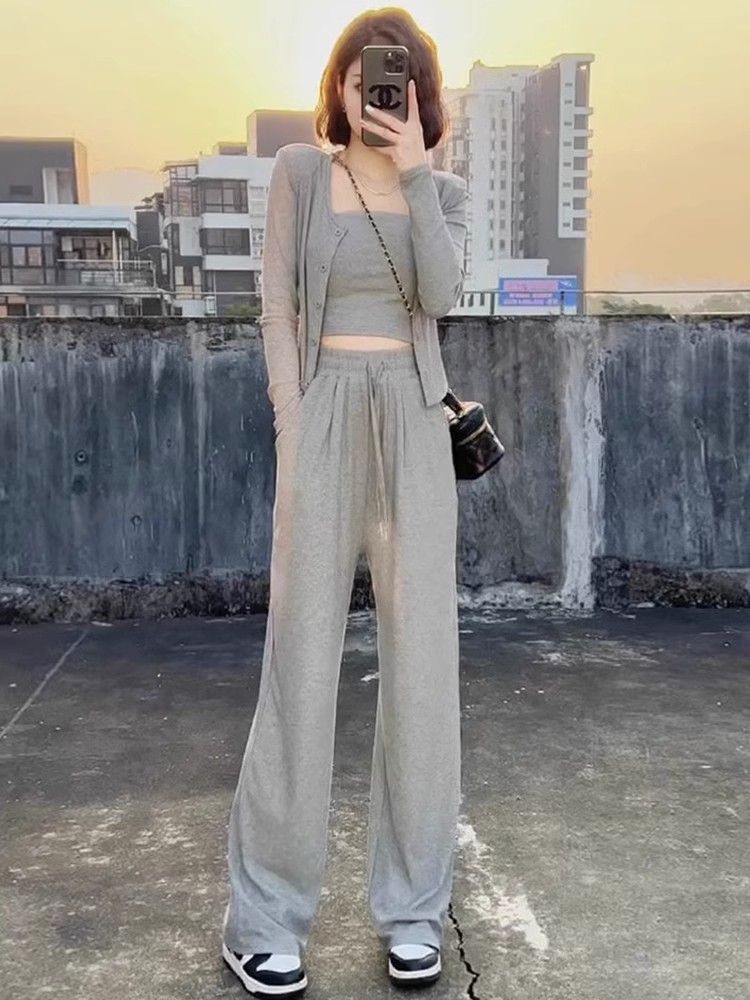 Casual sports suit for women's autumn new style popular Hong Kong style high-end street-explosive Korean version sweatshirt wide-leg pants three-piece set