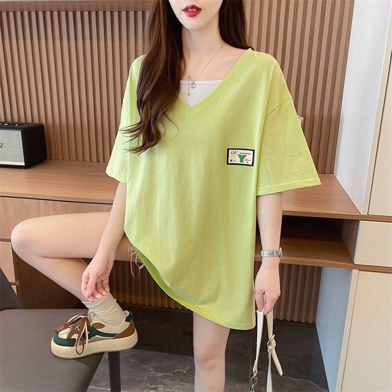 Real shot of 2025 summer pure cotton/loose V-neck splicing fashion design and heavy industry T-shirt
