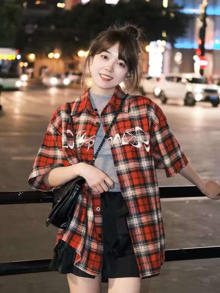Hong Kong style retro street personality red embroidered shirt for women 2025 summer new small-sized design top trendy