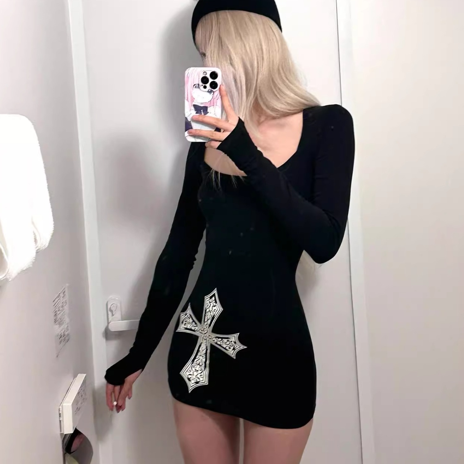 黑有染 Miekevv 黑色十字印花T恤女設計感性感辣妹修身長袖上衣