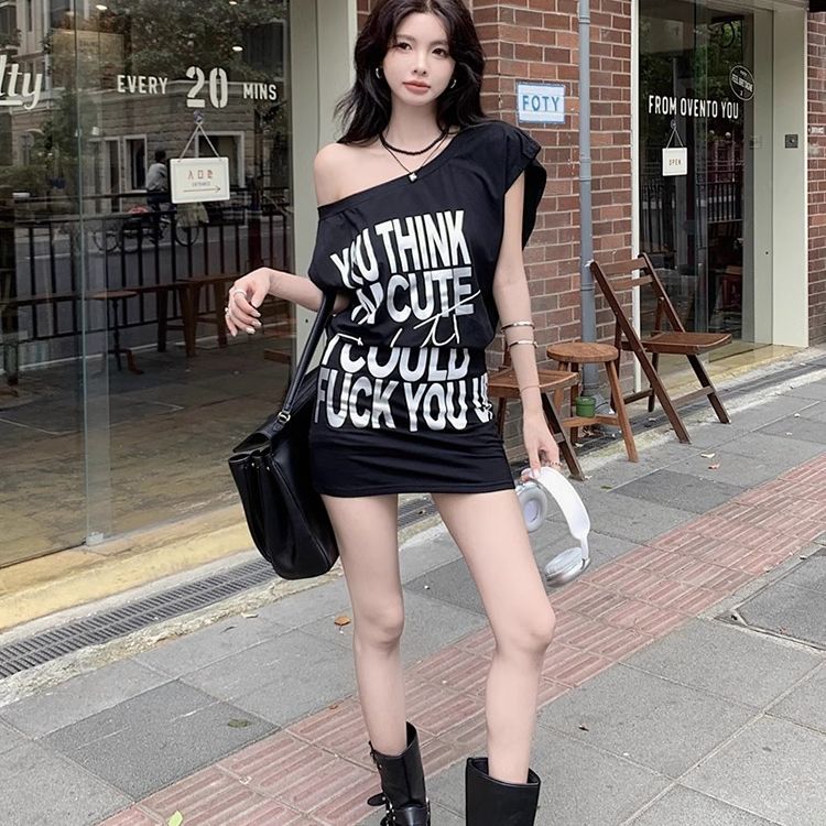 設計感小眾別致潮流字母印花不規則斜肩辣妹收腰顯瘦包臀連衣裙女