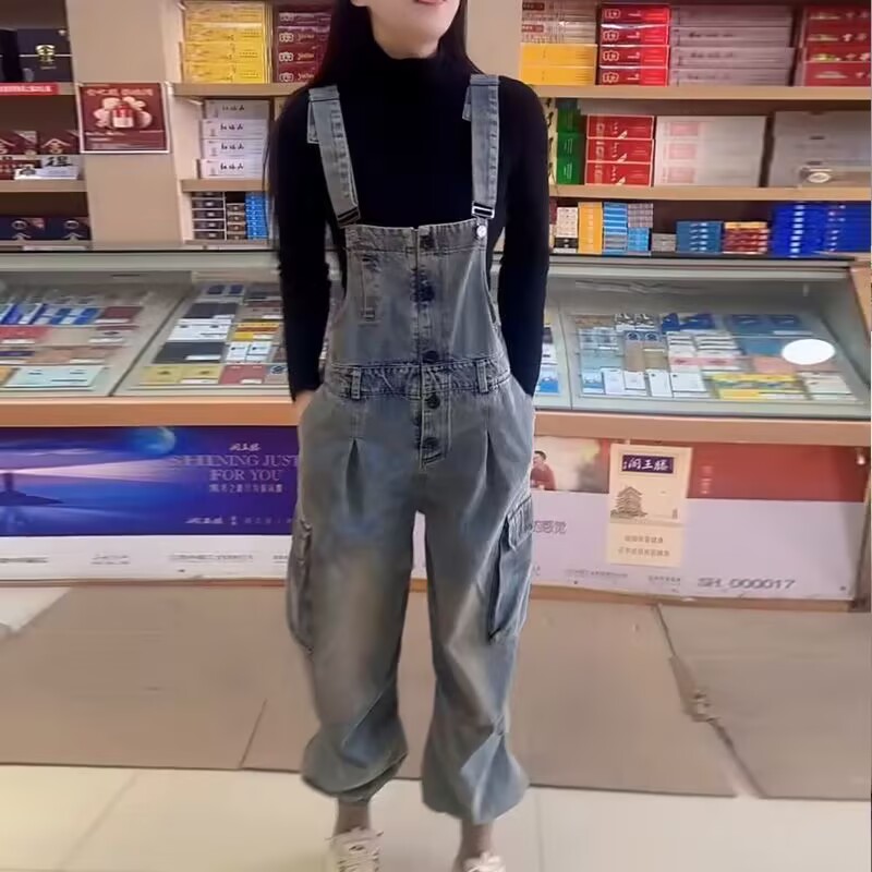 Stylish oversized denim overalls with a sense of design, suitable for petite figures, loose and youthful, concealing and slimming, high-waisted retro straight-leg pants