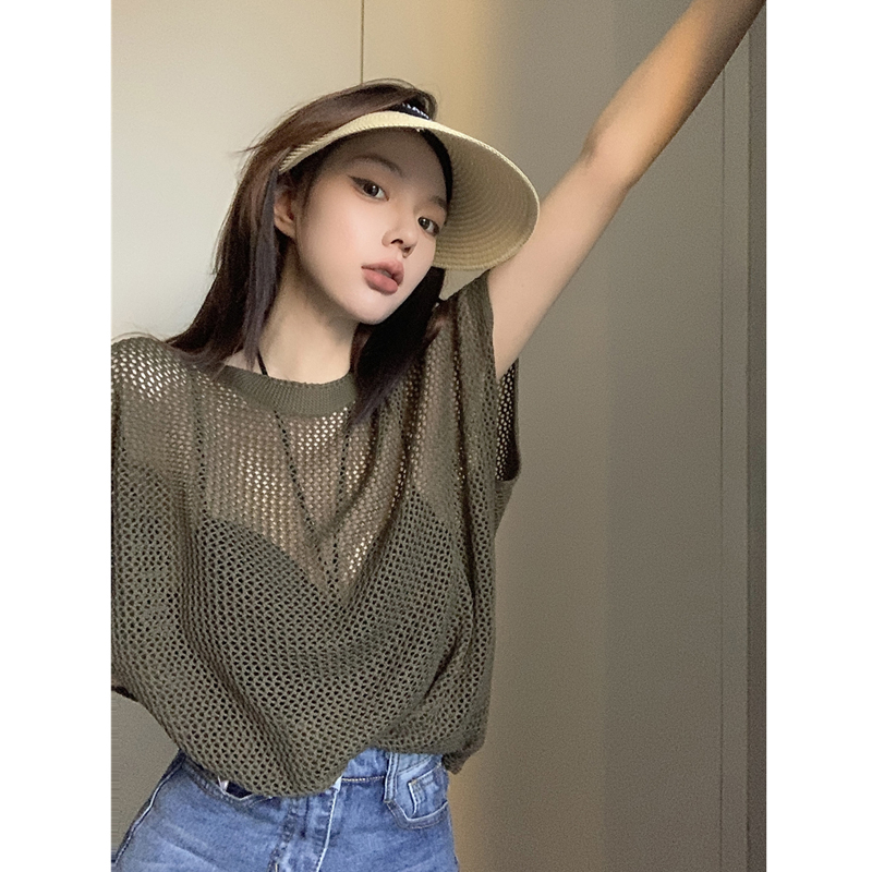 Korean short-sleeved T-shirt for women in summer thin hot girls hollow sunscreen blouse design loose and slim short top