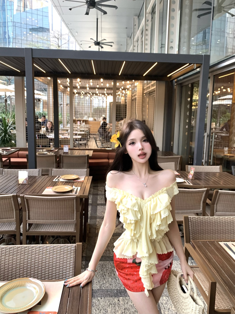 Real photo Sweet and spicy skirt suit summer yellow halter neck suspender top + strawberry printed skirt suit
