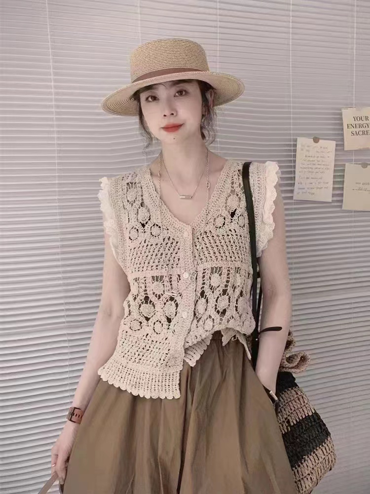 French hollow hook lace spliced ​​V-neck single-breasted flying sleeve chic top for women