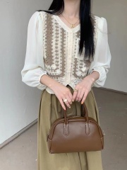 Original French retro temperament hollow knitted small man layered loose V-neck design top