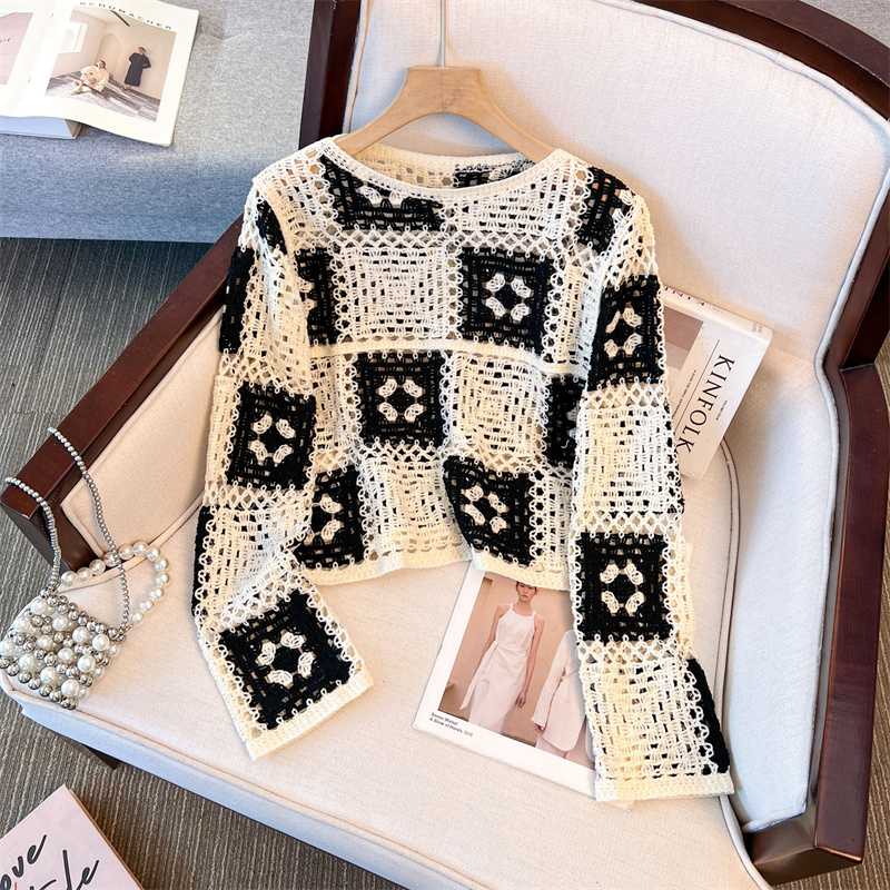 Korean new heavy industry retro hollow plaid knitted women's autumn design sense fashionable slim short top trendy