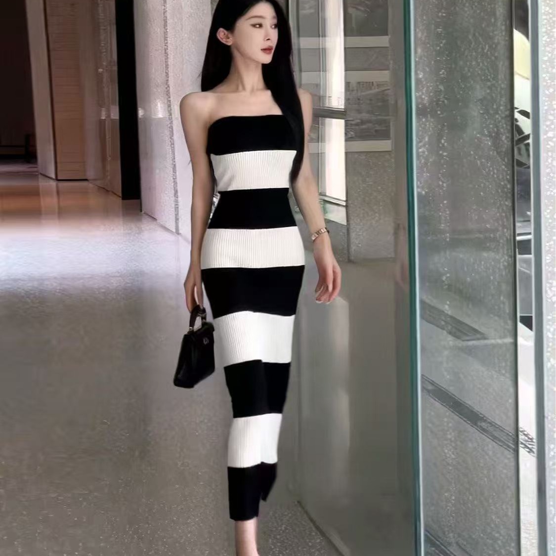 2025 Korean summer fashion black and white knitted striped long one-length waistband packing strapless dress