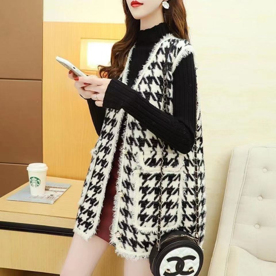 Small-scented vest women's vest vest plaid jacket European goods wear horse clip mink velvet autumn and winter knitted cardigan