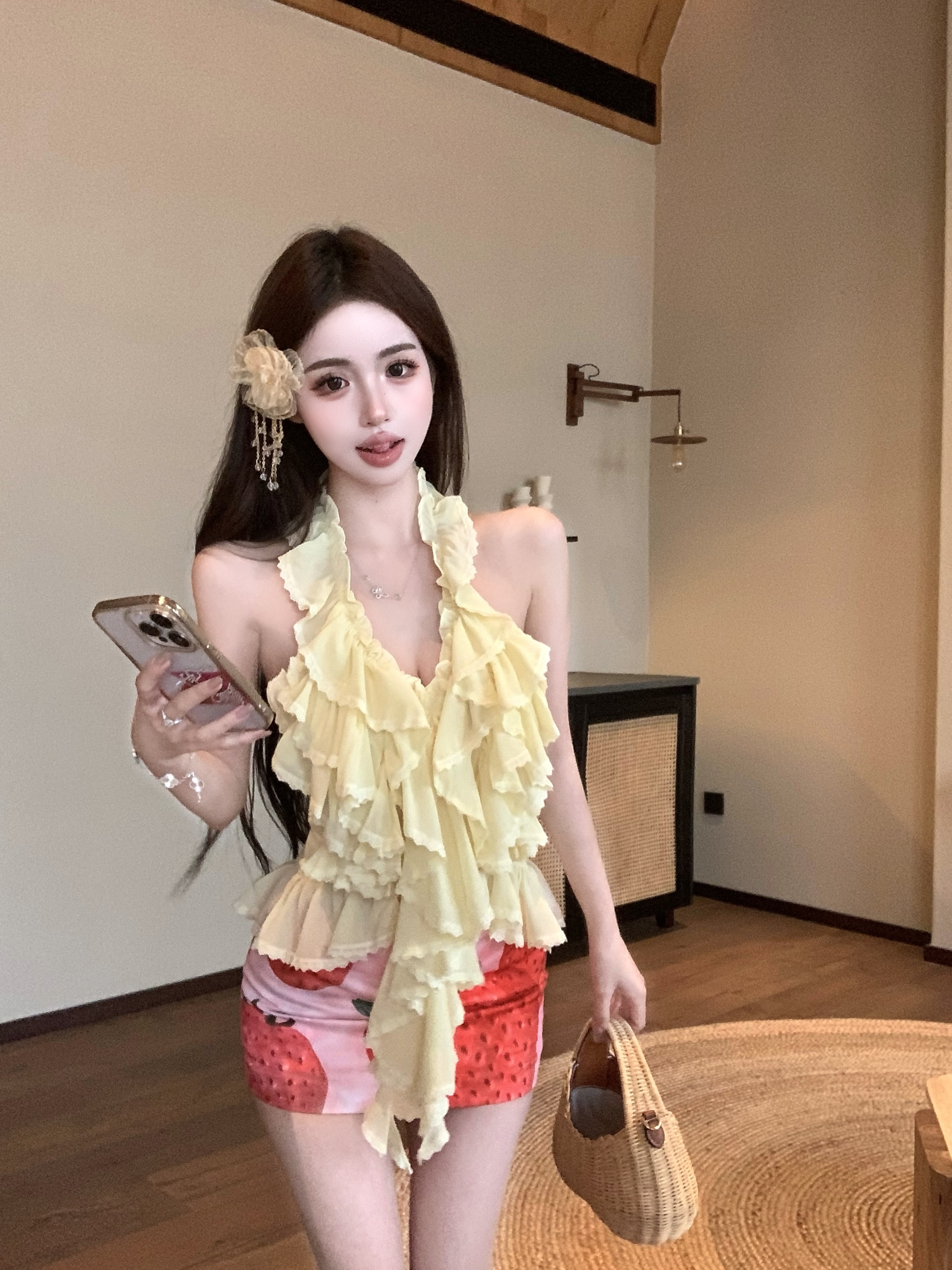 Real shot!  Yellow lace neck halter female sexy summer full of strawberry skirt suit two-piece set