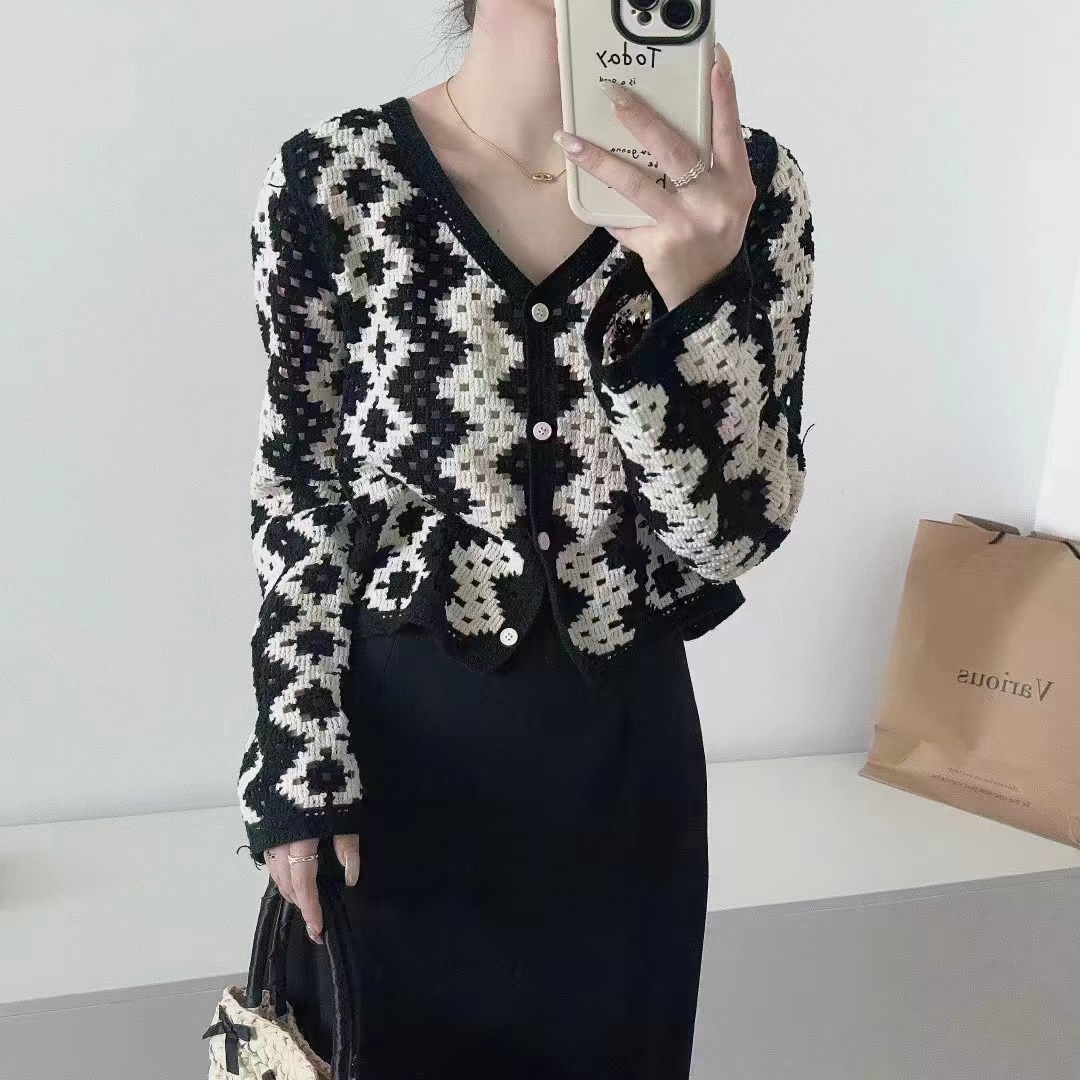 New unique and high-end feeling super good-looking Xiaoxiang Fengwave striped knitted cardigan sweater top