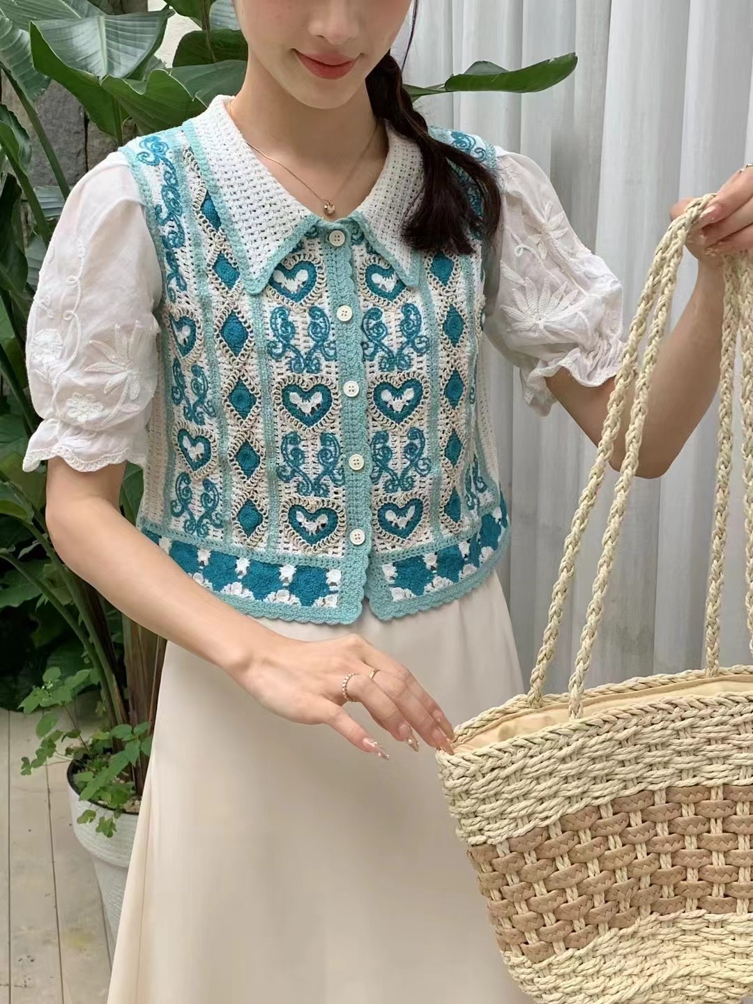 Hollow spliced ​​lapel knitted short-sleeved women's Korean style shirt new summer small fragrance design French retro