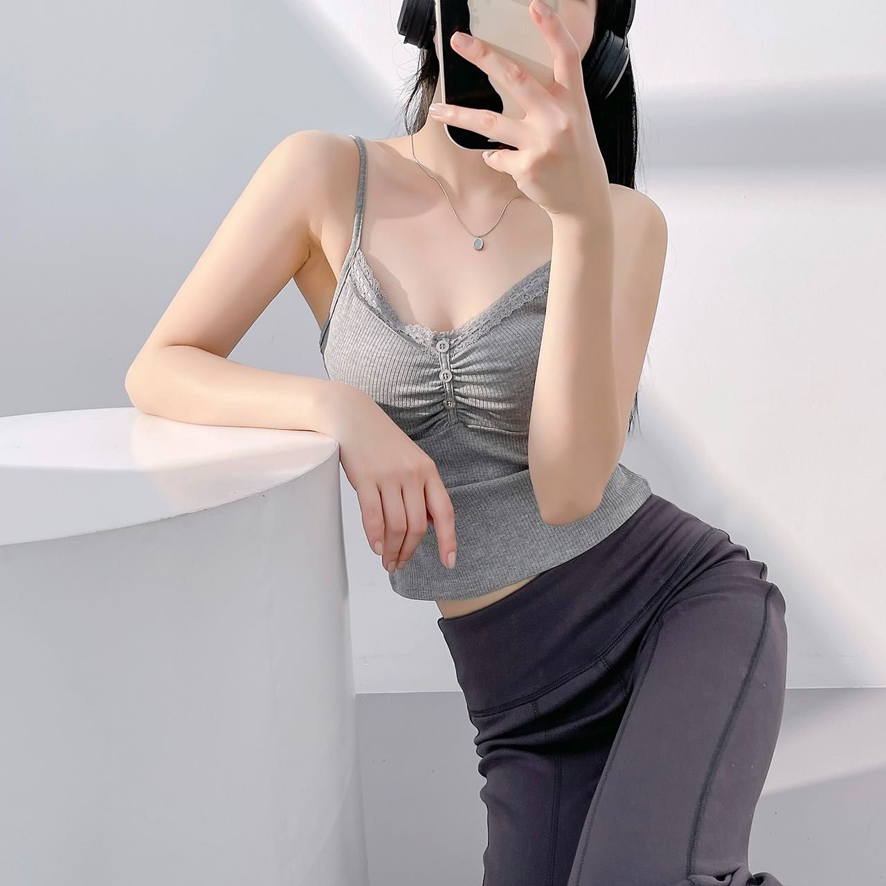 黑色蕾絲吊帶背心女夏季外穿內搭紐扣新款時尚辣妹無袖美式上衣潮