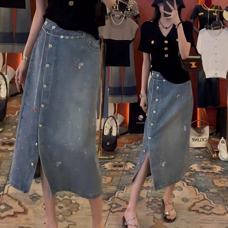 Korean version of heavy industry hot diamond high-waist denim skirt for women in autumn new niche design slit A-line skirt