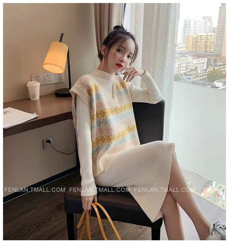 Korean autumn outfit new retro Hong Kong style chic style V-neck sleeveless knitted vest female student temperament top