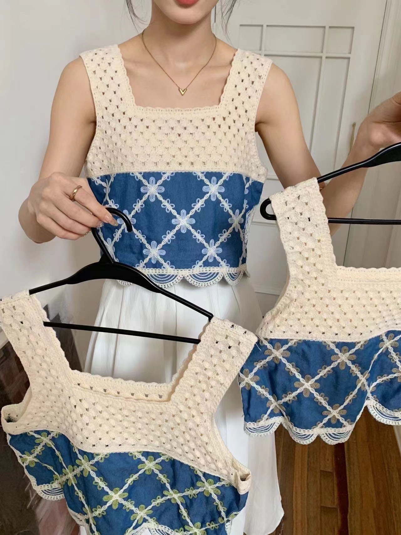 New summer Korean version retro ethnic style hook-up embroidered V-neck knitted vest cardigan sleeveless vest