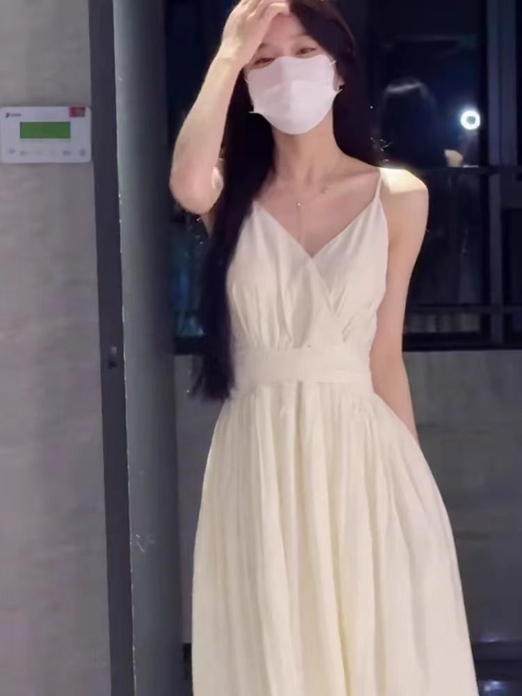 茶歇法式連衣裙子女夏季小個子甜美收腰顯瘦海邊度假無袖吊帶長裙