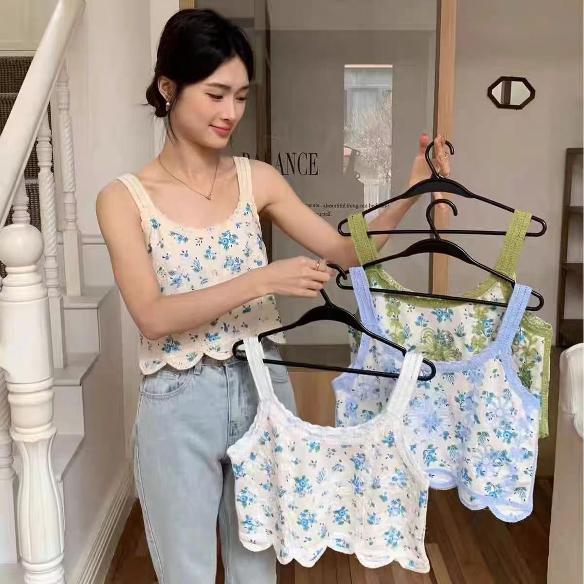 New Korean version retro ethnic style hook-up embroidered V-neck knitted vest cardigan sleeveless vest