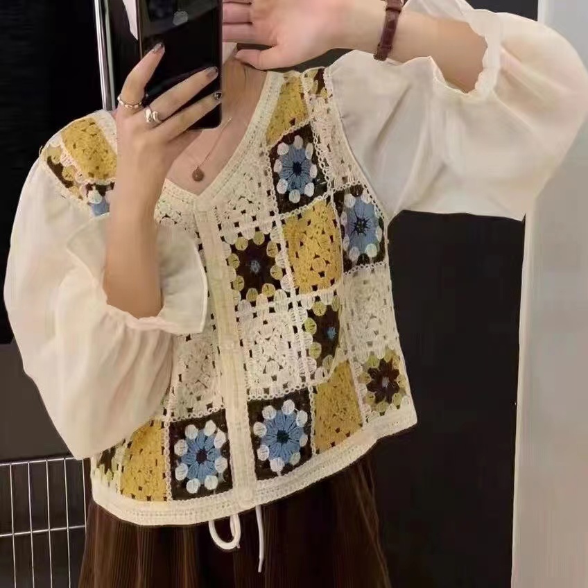 Long-sleeved knitted spliced ​​shirt for women in autumn new V-neck thick-line hook hollow puff sleeve sweet design top