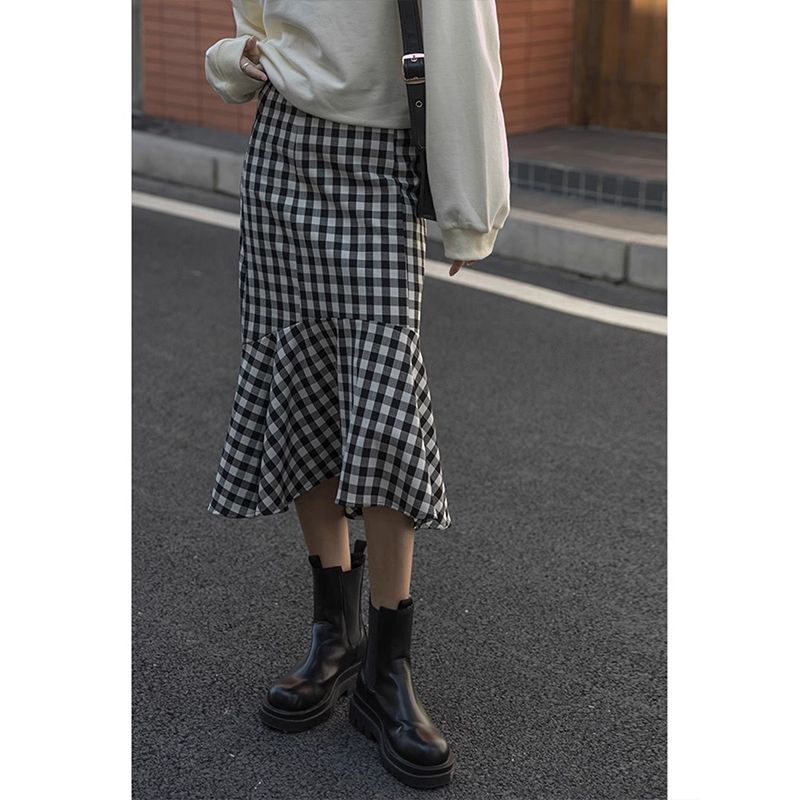 Irregular plaid skirt for women in spring and summer design, high waist, slim and versatile mid-length hip A-line fishtail skirt