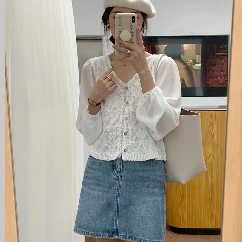 Hollow jacquard knitted round neck autumn new Korean chiffon spliced ​​long-sleeved women's lace top