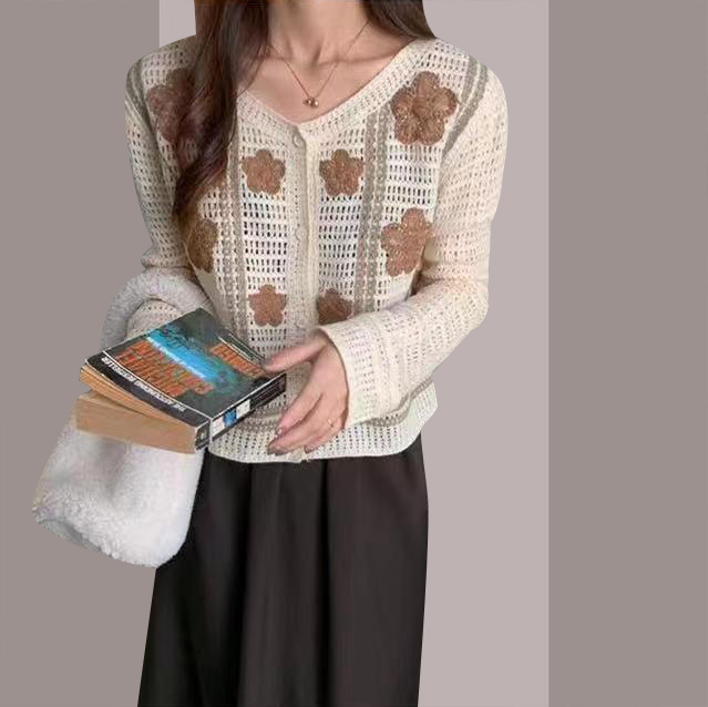 Retro long-sleeved shirt early autumn top for women's flower embroidery design to make the cardigan trendy