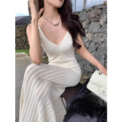 Simple temperament, solid color V-neck sexy lady suspender dress 2025 summer new design slim skirt