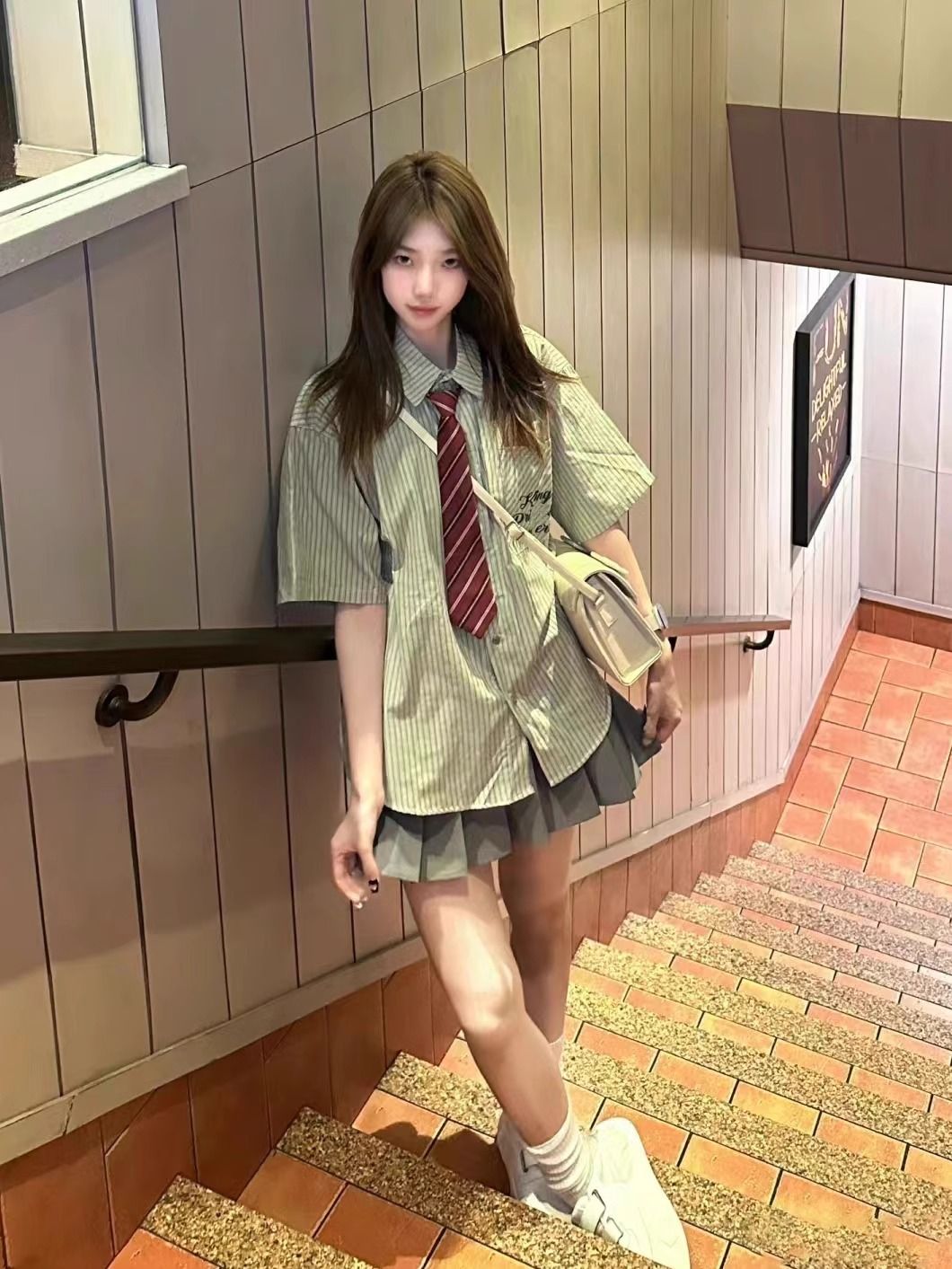 韓版學院風綠色條紋短袖襯衫女2025夏季高級感寬鬆百搭甜美jk襯衣