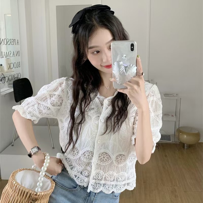 Puff sleeve short-sleeved lace shirt women's design niche summer gentle Korean chic V-neck short top