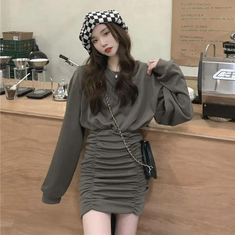 Hong Kong style pleated dress for women autumn and winter 2025 new sweet and spicy girl design sense temperament popular short skirt with a full skirt 