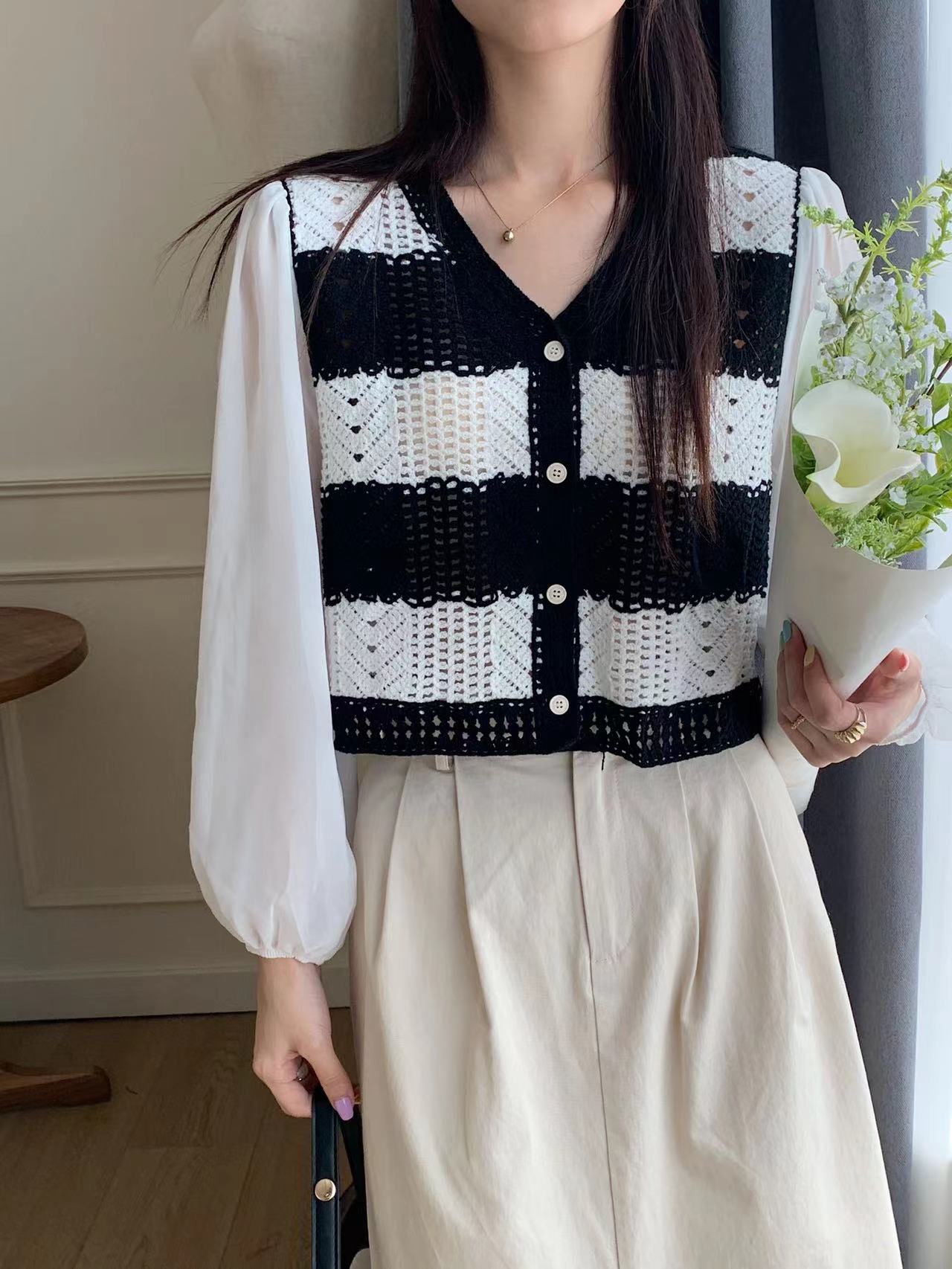 Autumn Fake Two-Piece Striped Knit Sweater for Women New Autumn Fashion High-end Trendy Top Chic Age Reducing Shirt