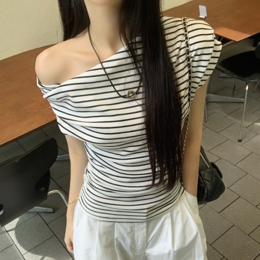 斜肩短袖T恤女夏季辣妹修身獨特别致露肩條紋上衣