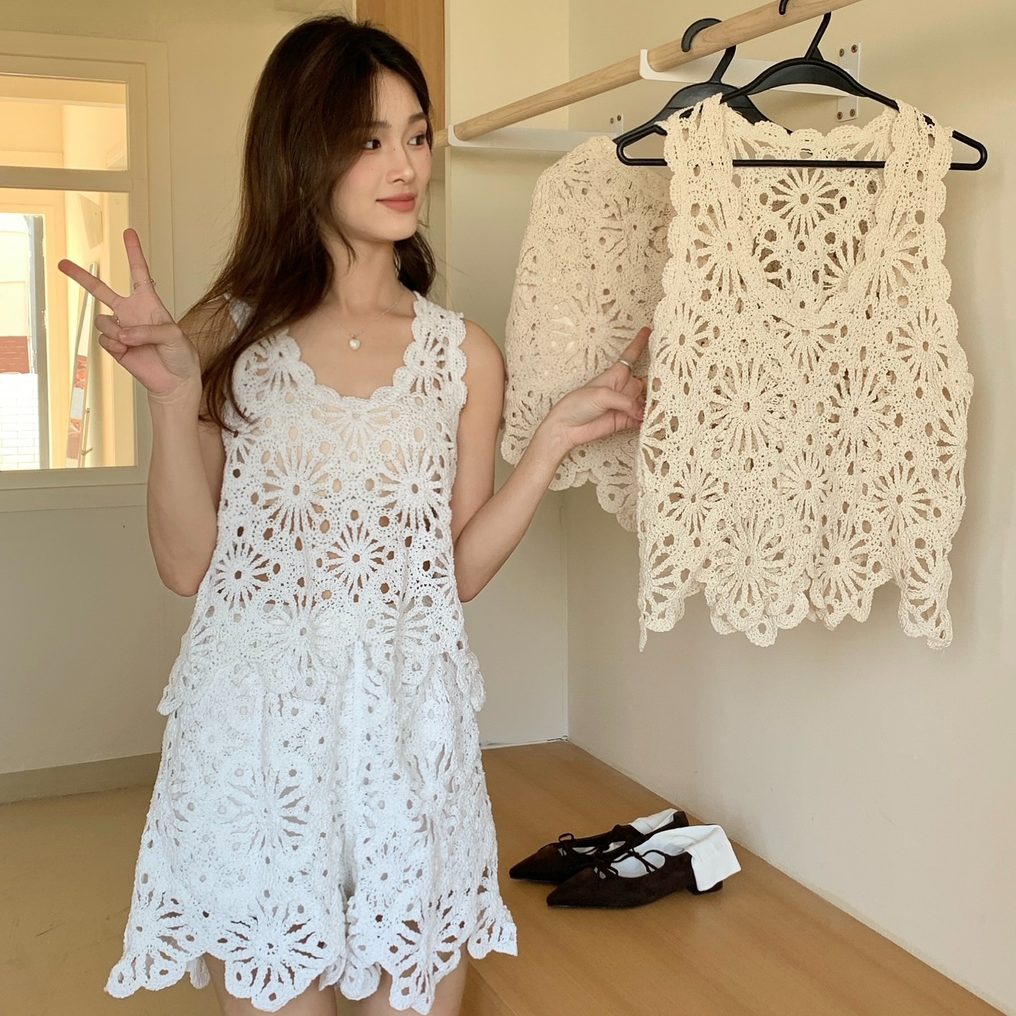 Hollow hooked v-neck knit top high waist lace skirt spring and summer European and American fashion ins suit