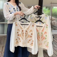 Early autumn new chic crochet top is unique and super beautiful, age-reducing chiffon sleeve splicing summer sunscreen shirt