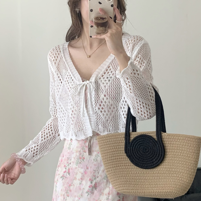 Real-life high-end hollow sunscreen short knitted cardigan spring and summer new Korean version versatile slim shawl