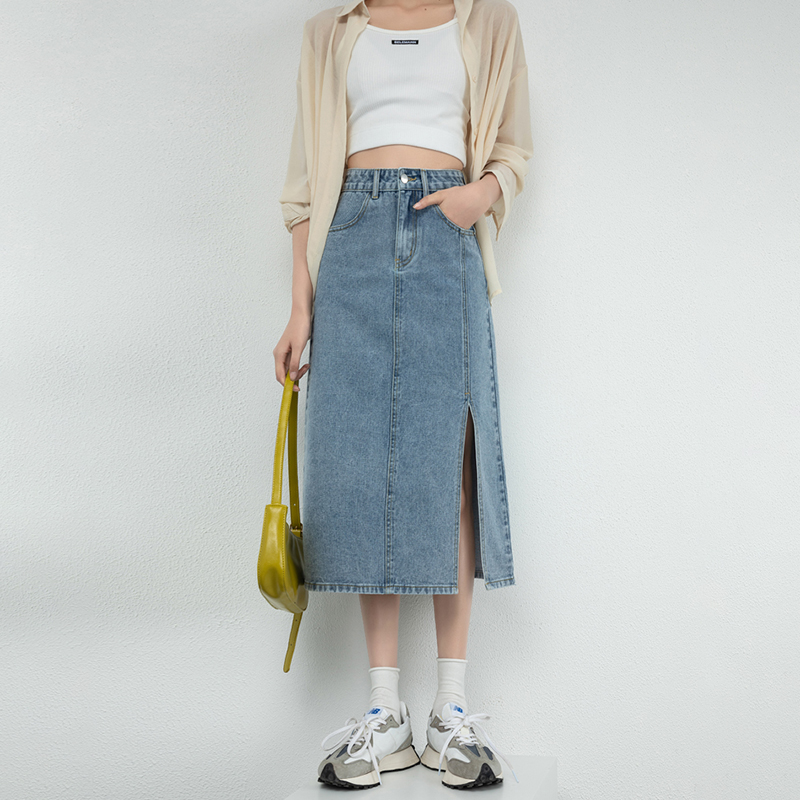 Korean version of simple denim skirt for women in spring and summer new high-waisted A-line mid-length side slit hip-pack denim skirt