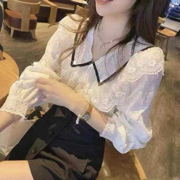 New Korean contrasting edge doll collar lace lace splicing sweet age-reducing hollow hook-flower shirt
