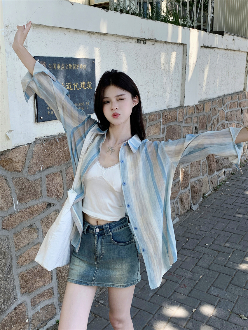 Real shot of the new spring tie-dye striped long-sleeved sunscreen shirt loose slim design chic top for women